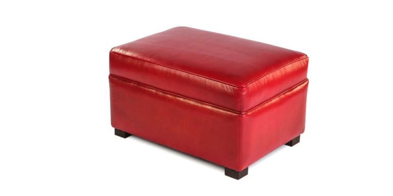 Rectangular footrest red in 3/4 view