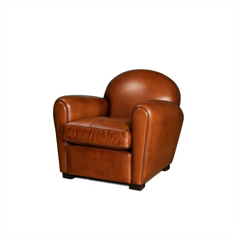 Havana Epicure leather club chair in 3/4 view