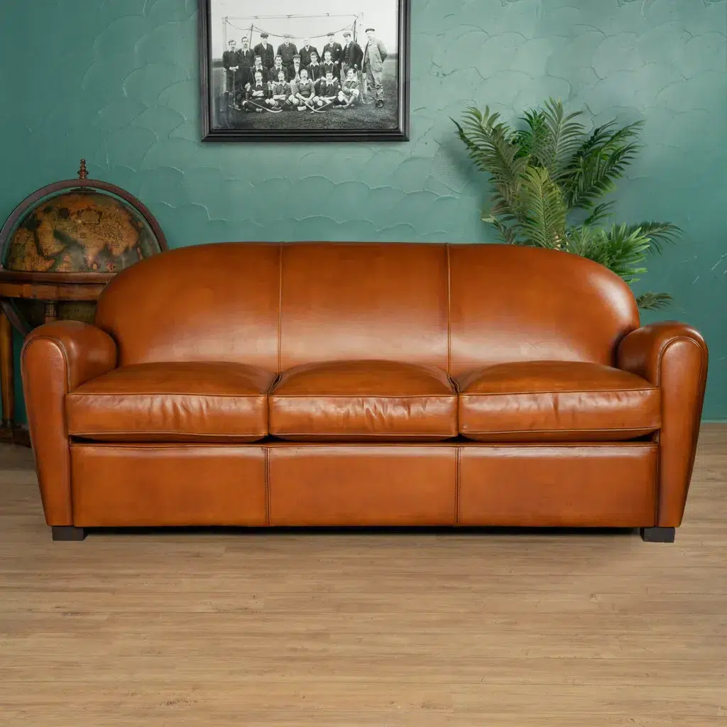 Epicure 3 seater leather club sofa in situation